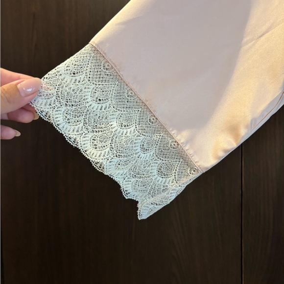 Elegant Pink Lace Trim Robe - Picture 4 of 4